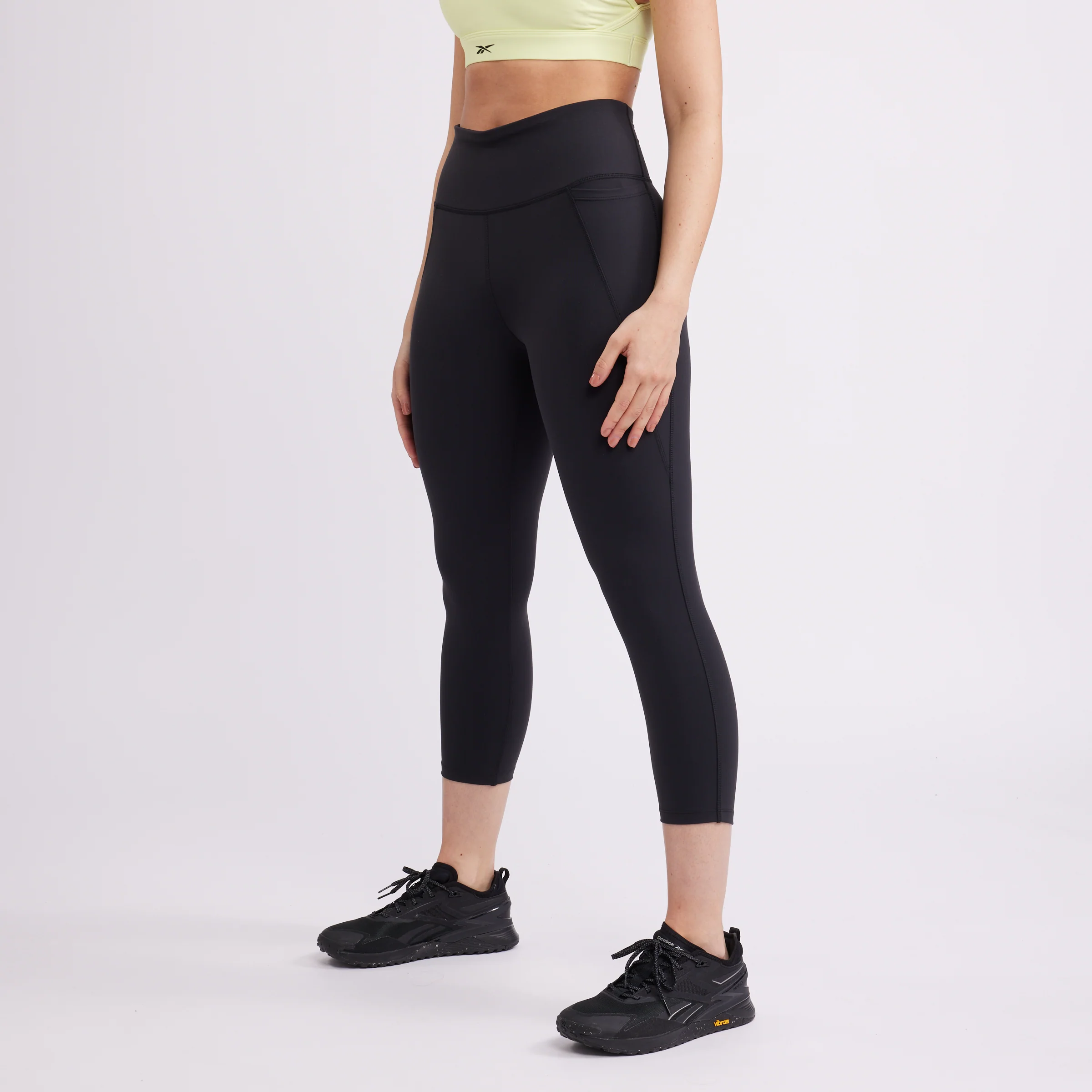 Lux 3/4 Leggings Black - Image 6