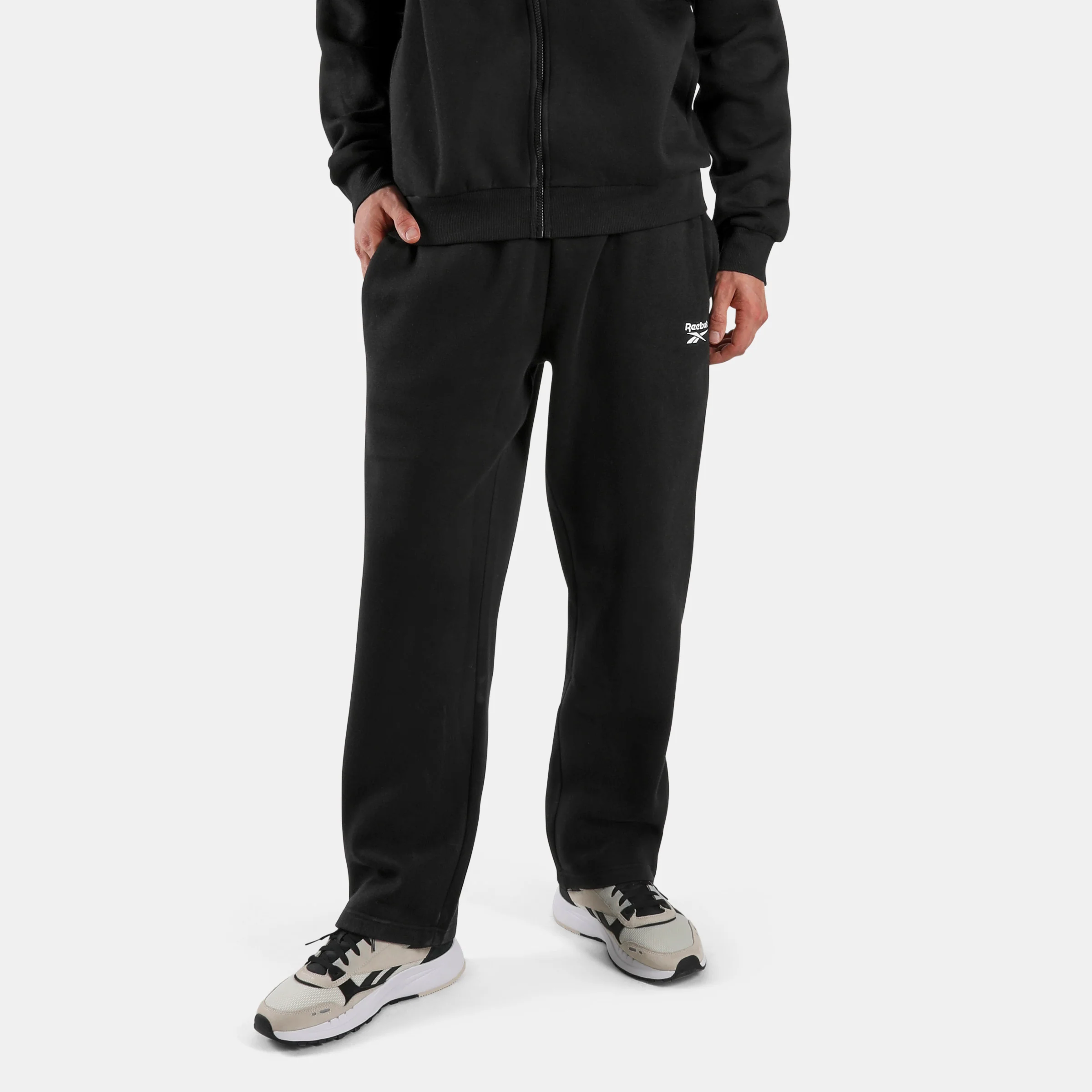 Small Logo Open Hem Pant Black