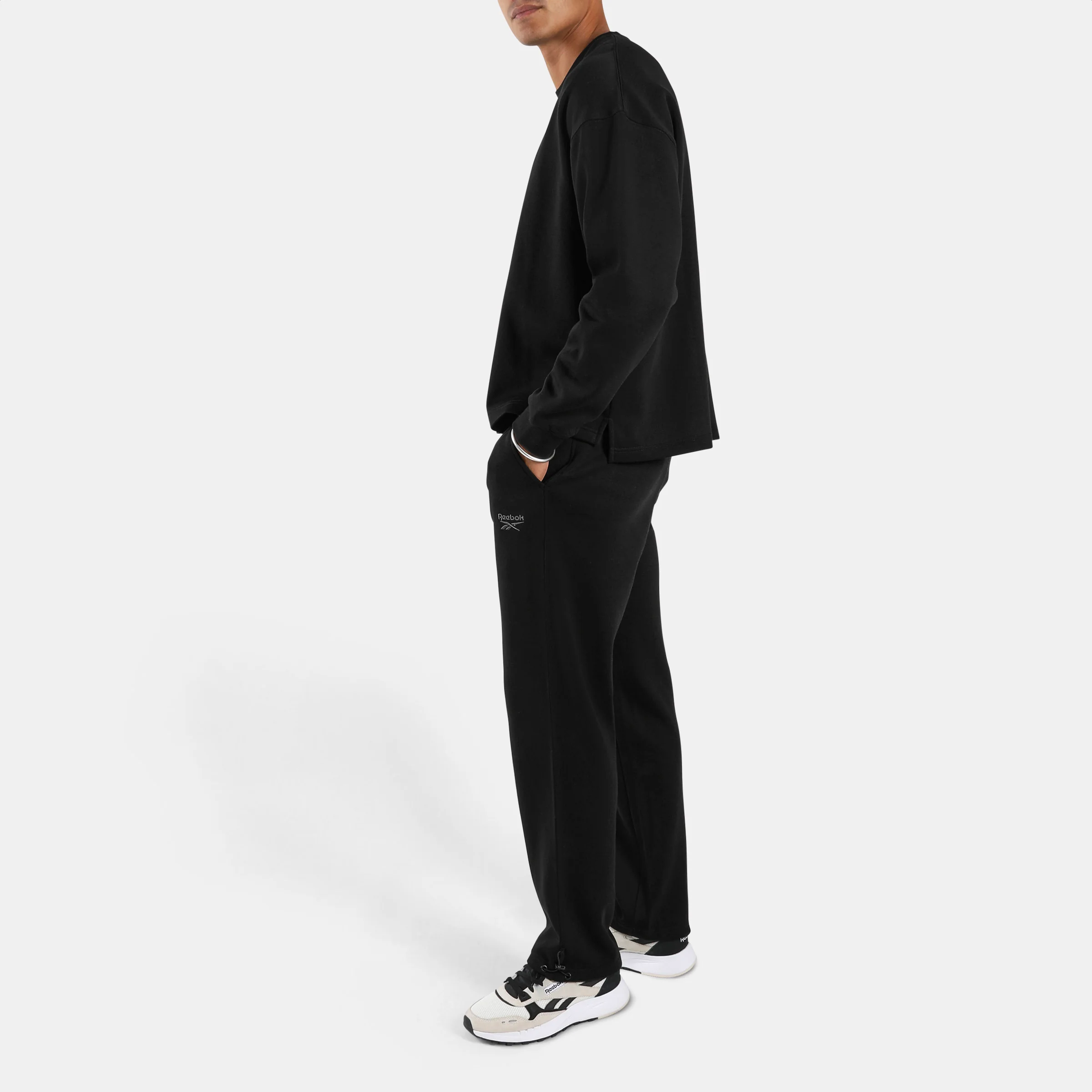 Wardrobe Essentials Sweatshirt Black - Image 2